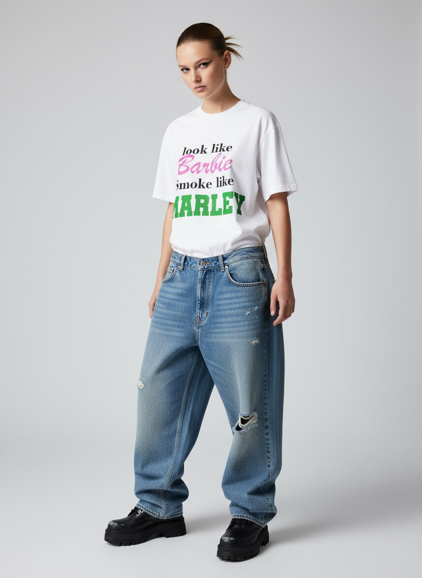 BAD BARBIE CLUB OVERSIZED TEE.